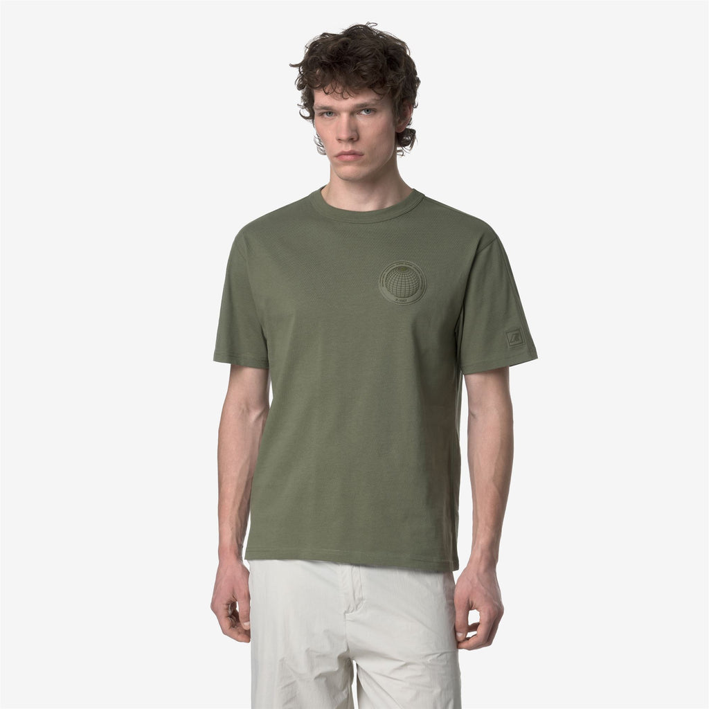 T-Shirts & Top_MAN_FANTOME CHEST LABEL_T-Shirt_Green Lichen - Commercial 4