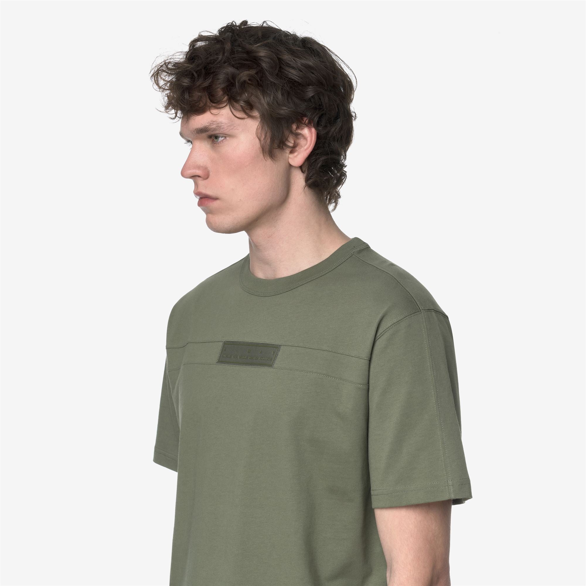 T-Shirts & Top_MAN_FANTOME DOUBLE LABEL_T-Shirt_Green Lichen - Commercial 7