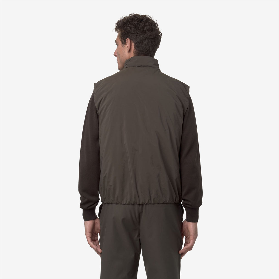 Chaleco aislante ecológico de color oliva negro para hombre main