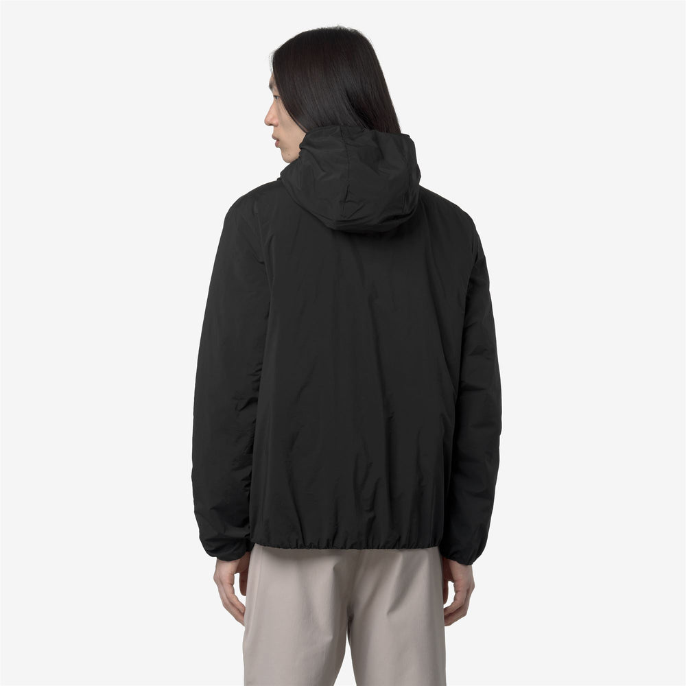Chaqueta corta aislante negra para hombre con acolchado ecológico 02
