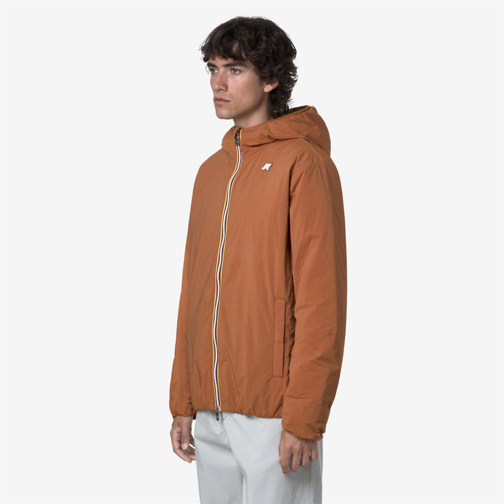 Chaqueta corta aislante naranja para hombre con material reciclado 4