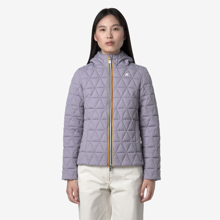 Chaqueta corta acolchada con capucha para mujer en color violeta 3