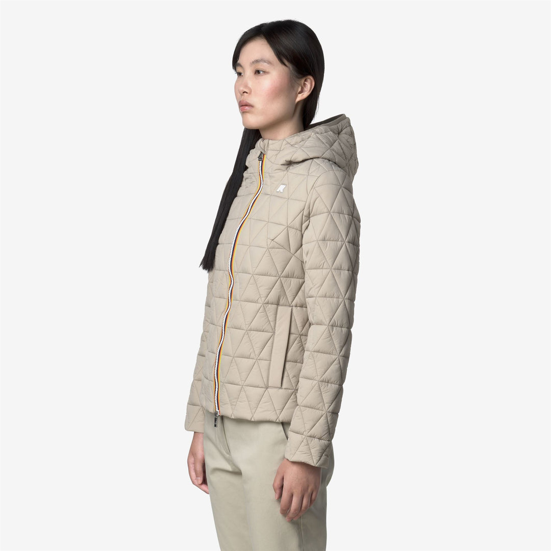 Chaqueta corta acolchada de mujer beige con nailon repelente al agua. main