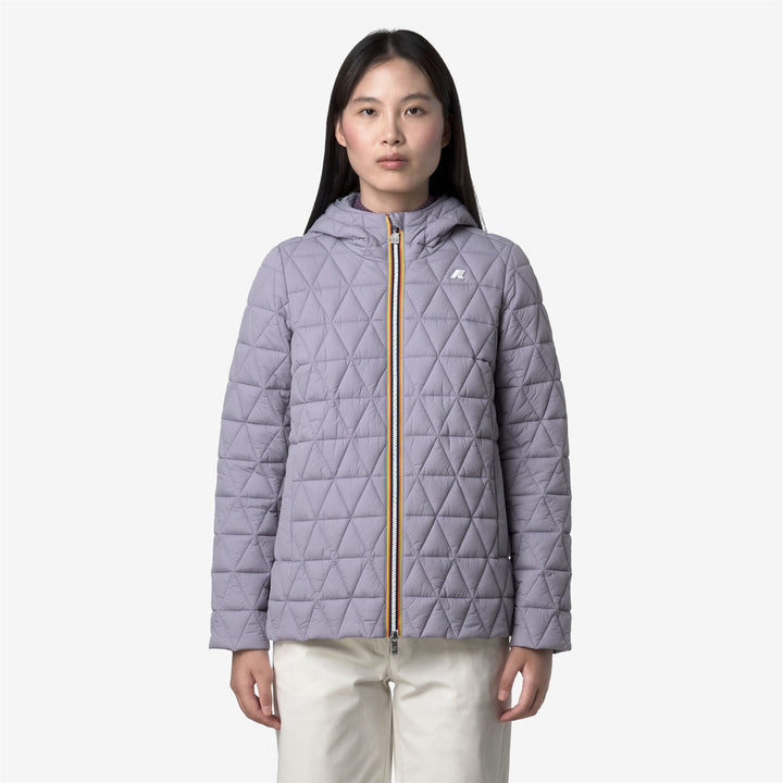Chaqueta corta acolchada con capucha para mujer en color violeta 3
