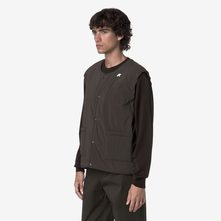 Chaleco aislante ecológico de color oliva negro para hombre 4