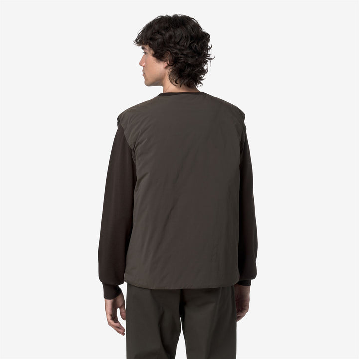 Chaleco aislante ecológico de color oliva negro para hombre 5