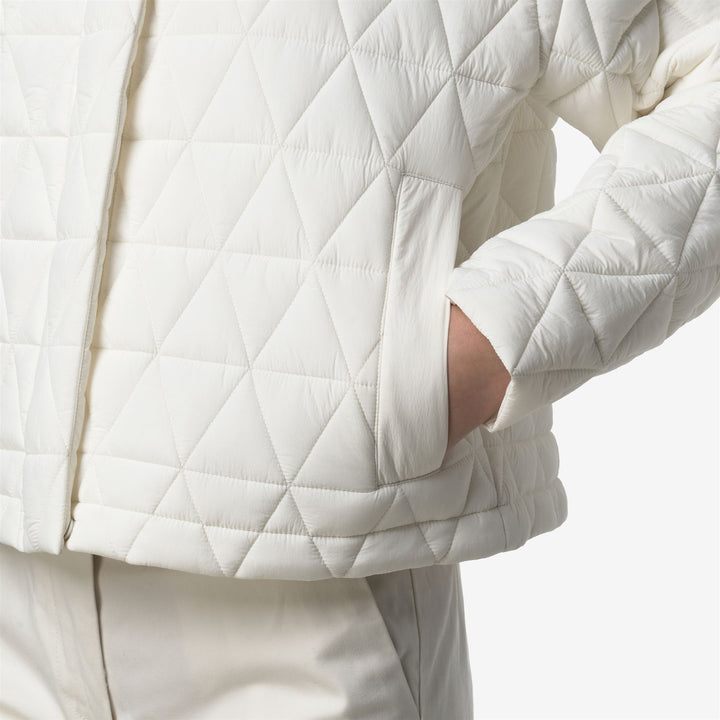 Chaqueta acolchada corta blanca para mujer con relleno reciclado 2