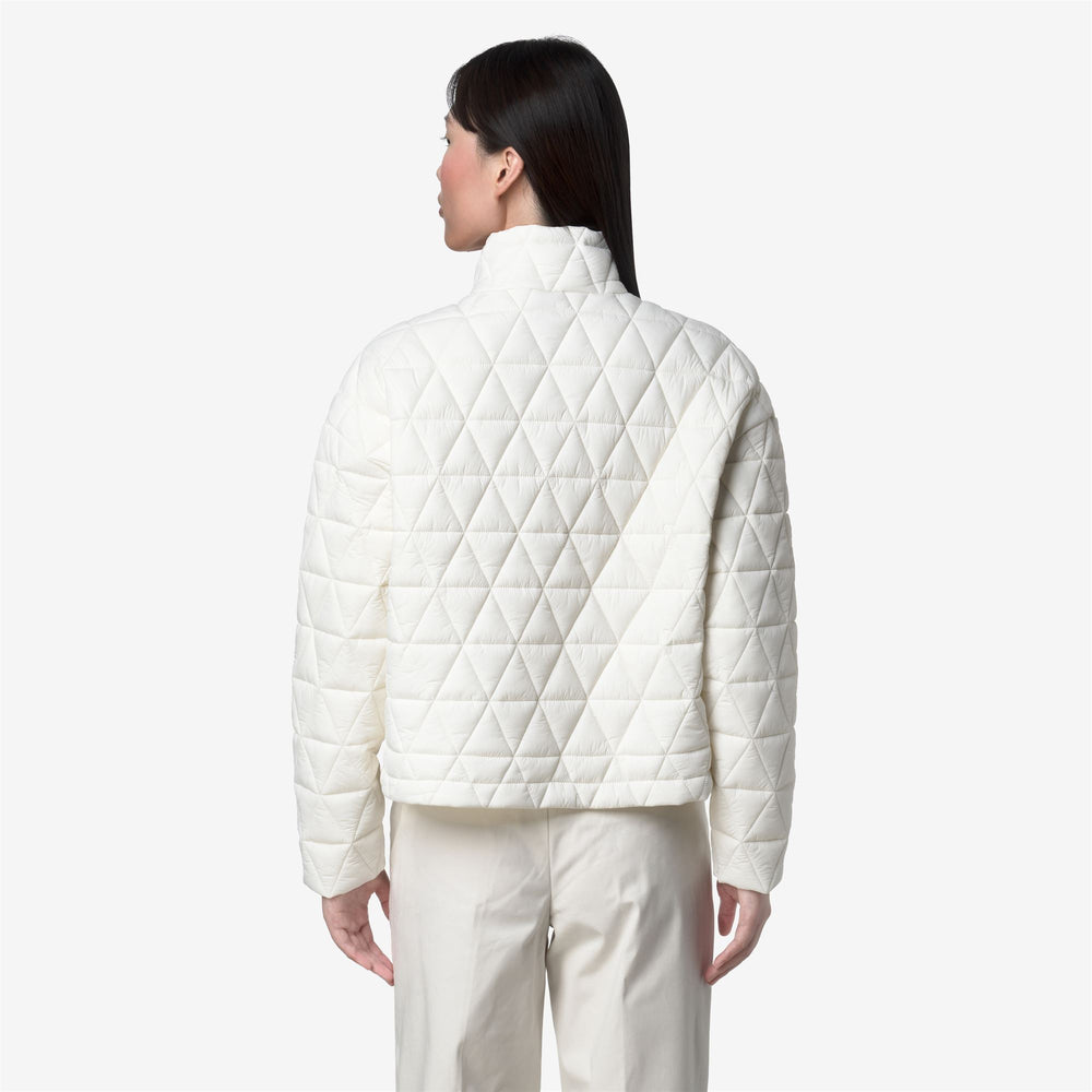 Chaqueta acolchada corta blanca para mujer con relleno reciclado 02