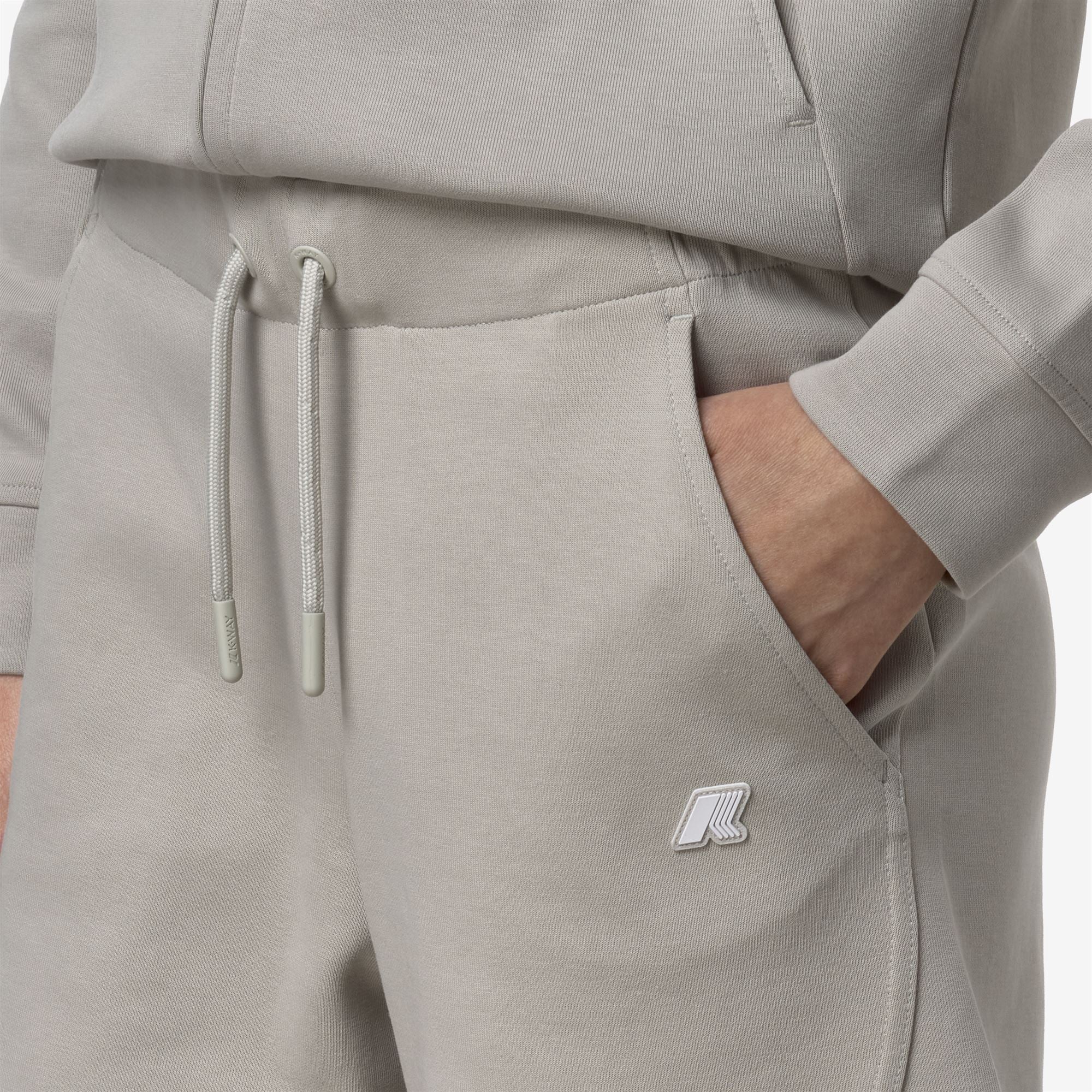 Shorts_WOMAN_OTIEZE INTERLOCK_Sport Shorts_BEIGE LT - Commercial 7