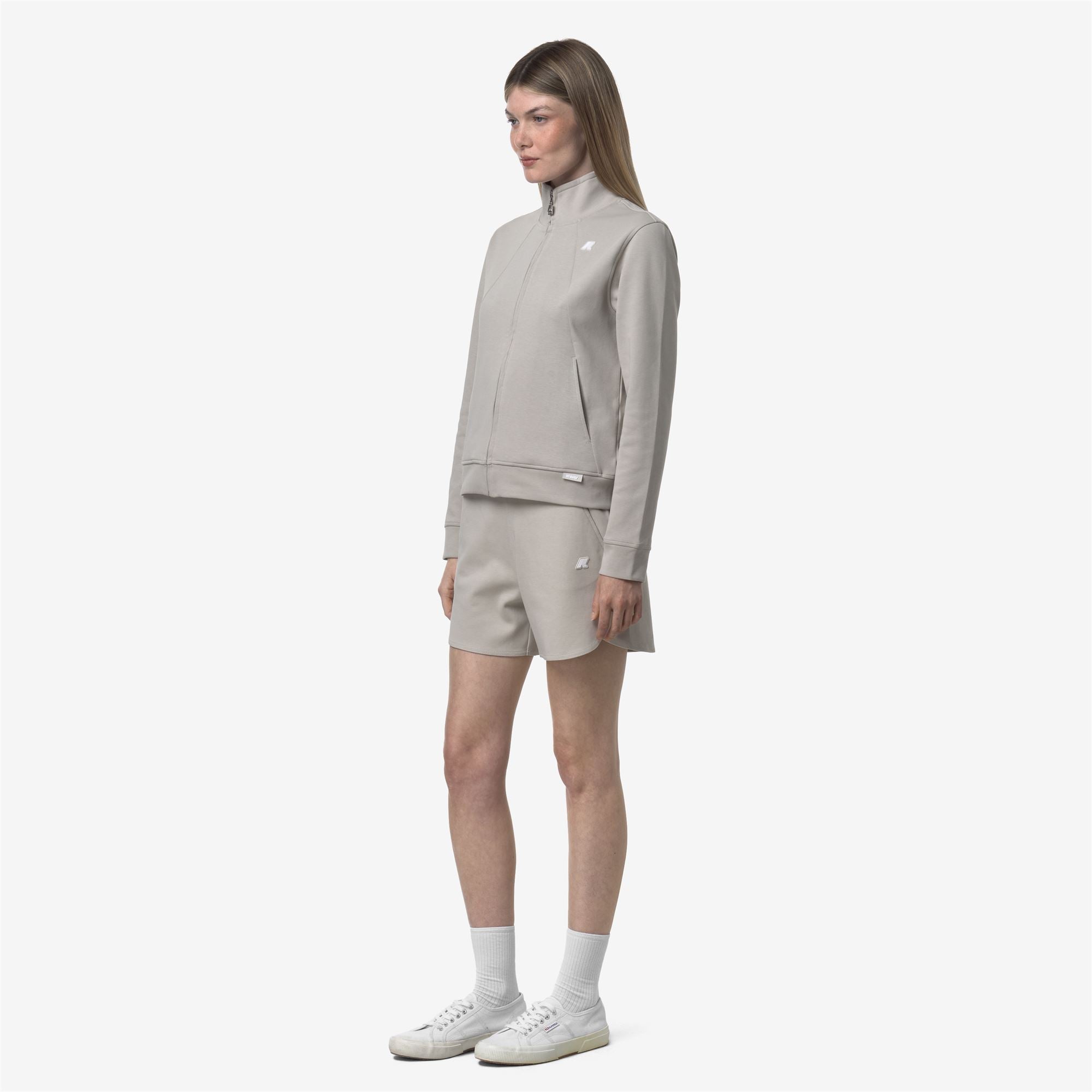 Shorts_WOMAN_OTIEZE INTERLOCK_Sport Shorts_BEIGE LT - Commercial 5