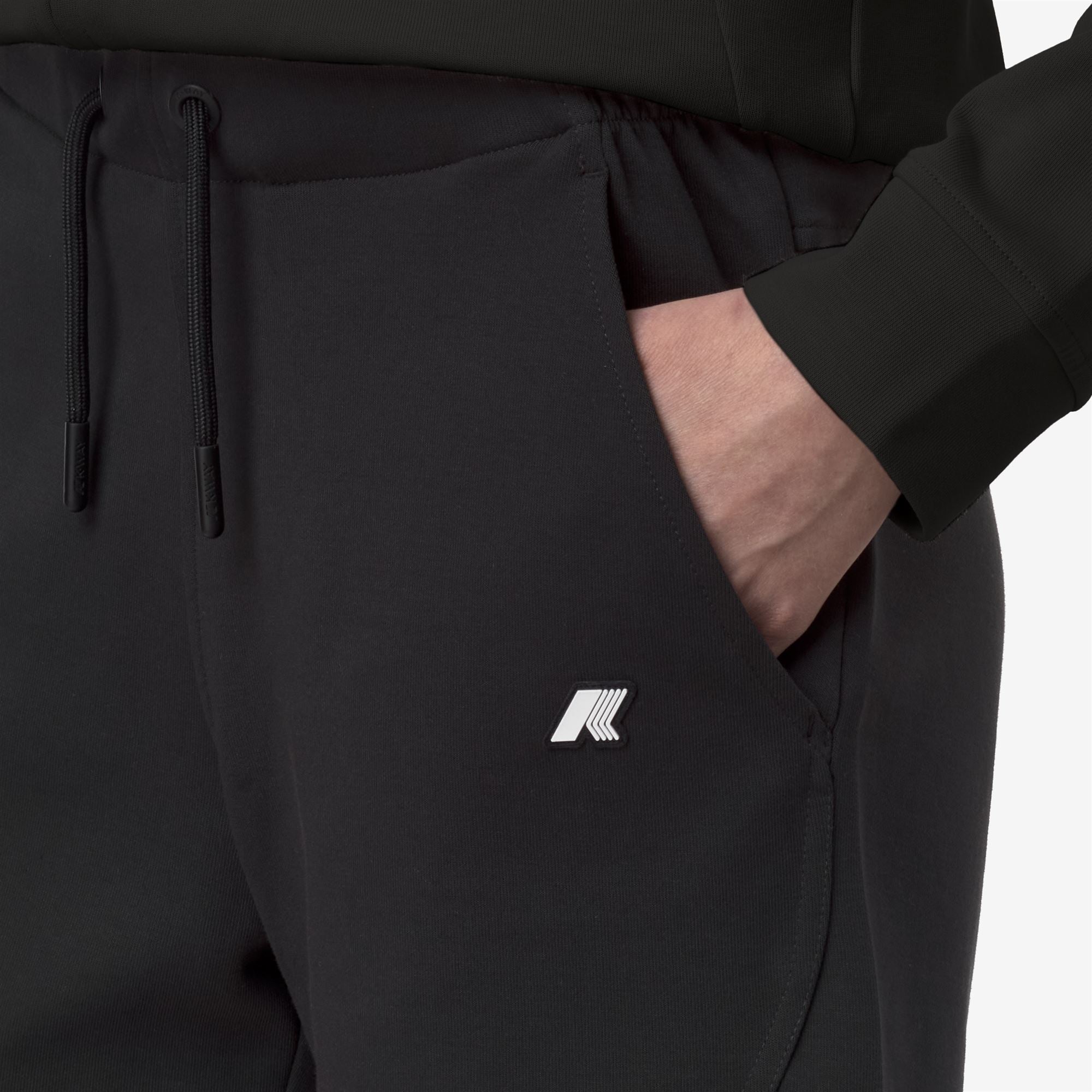 Shorts_WOMAN_OTIEZE INTERLOCK_Sport Shorts_Black Pure - Commercial 7