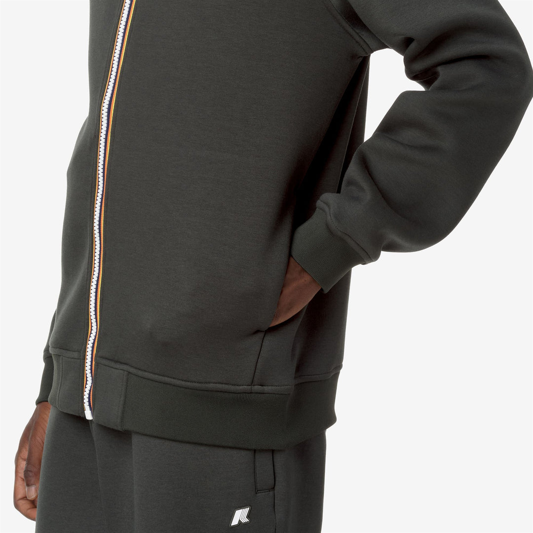 Chaqueta de forro polar cálida negra verdosa para hombre con capucha ajustable main