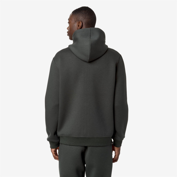 Chaqueta de forro polar cálida negra verdosa para hombre con capucha ajustable 5