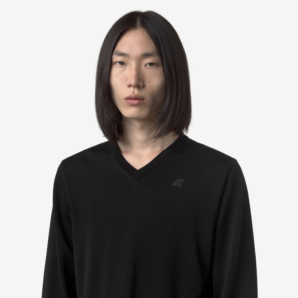 Black Men's Merino Wool V-Neck Pullover Knitwear 02