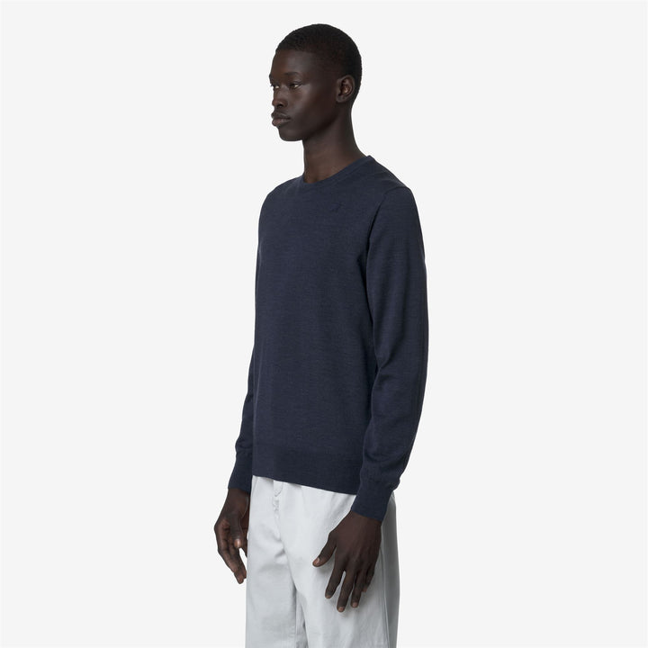 Jersey de cuello redondo de lana merino azul descolorido para hombre 4