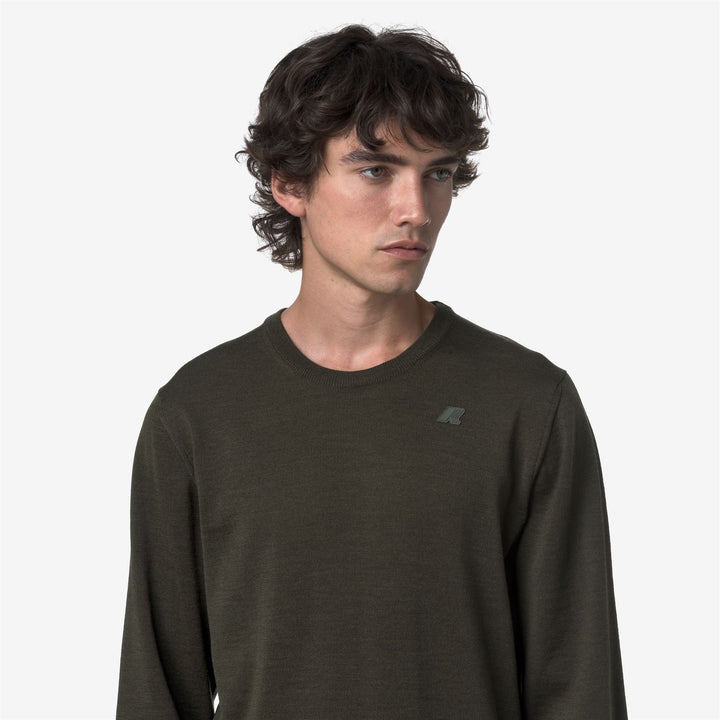 Jersey de cuello redondo de lana merino verde oscuro para hombre 2