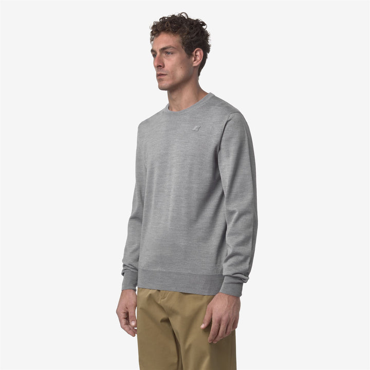 Suéter beige de cuello redondo de lana merino para hombre 4