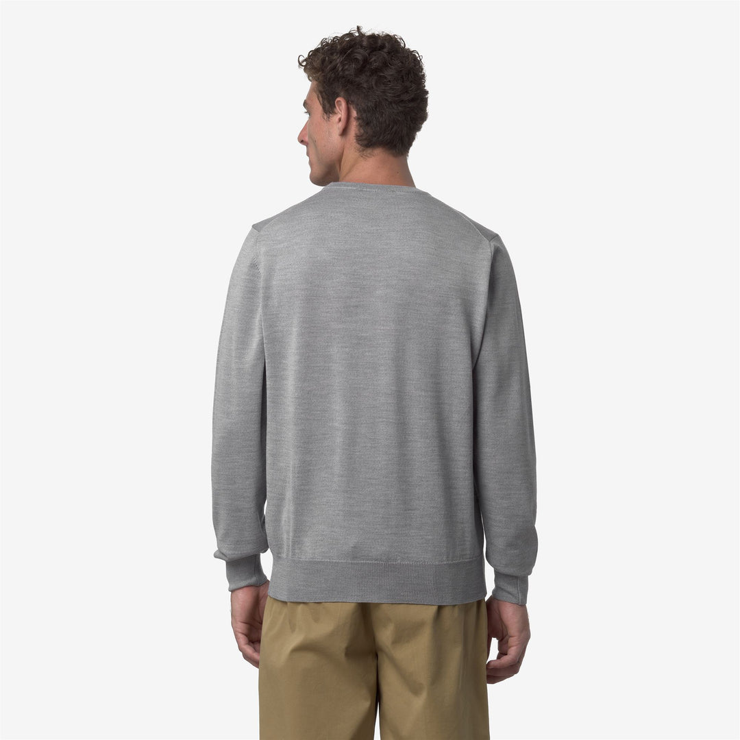 Suéter beige de cuello redondo de lana merino para hombre main