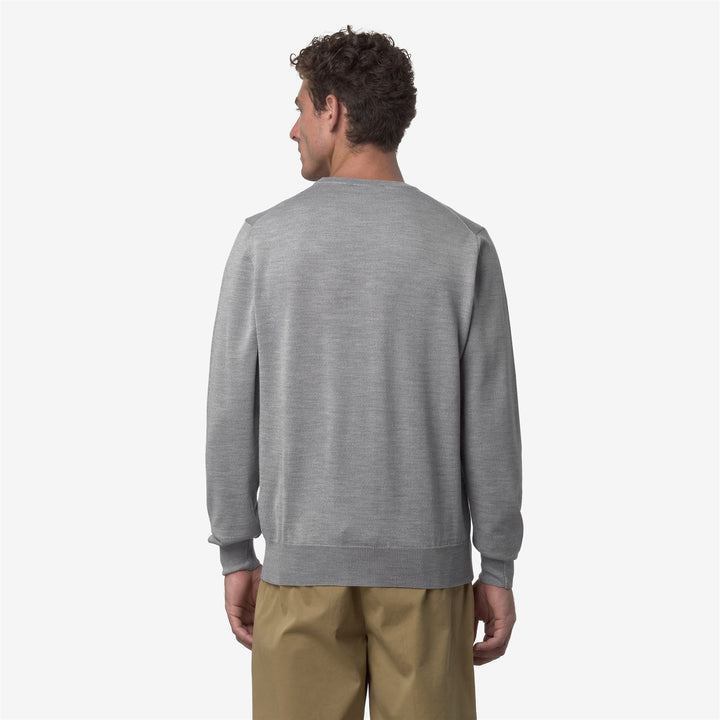 Suéter beige de cuello redondo de lana merino para hombre 5