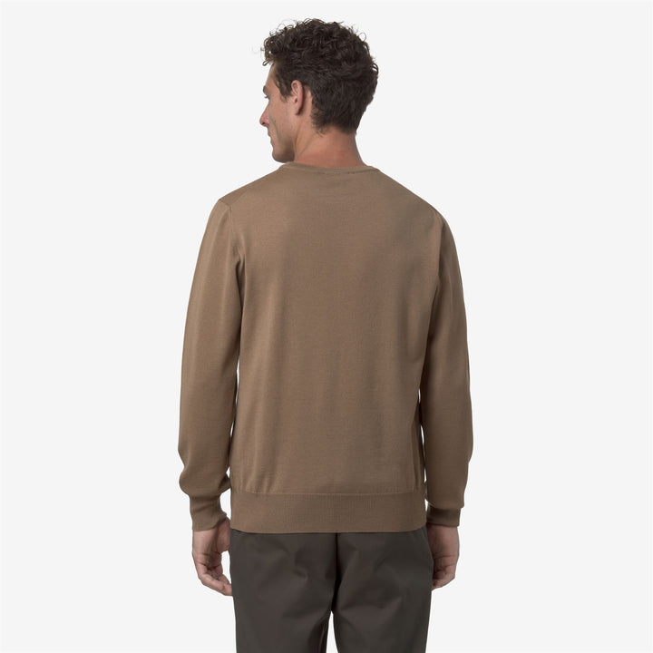 Maglione girocollo in lana merino marrone da uomo 5