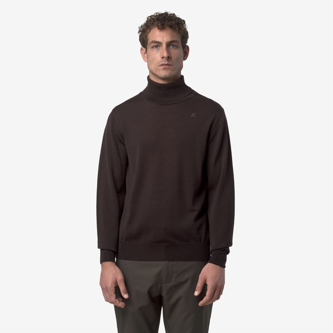 Suéter de cuello alto de lana merino para hombre en color café negro main