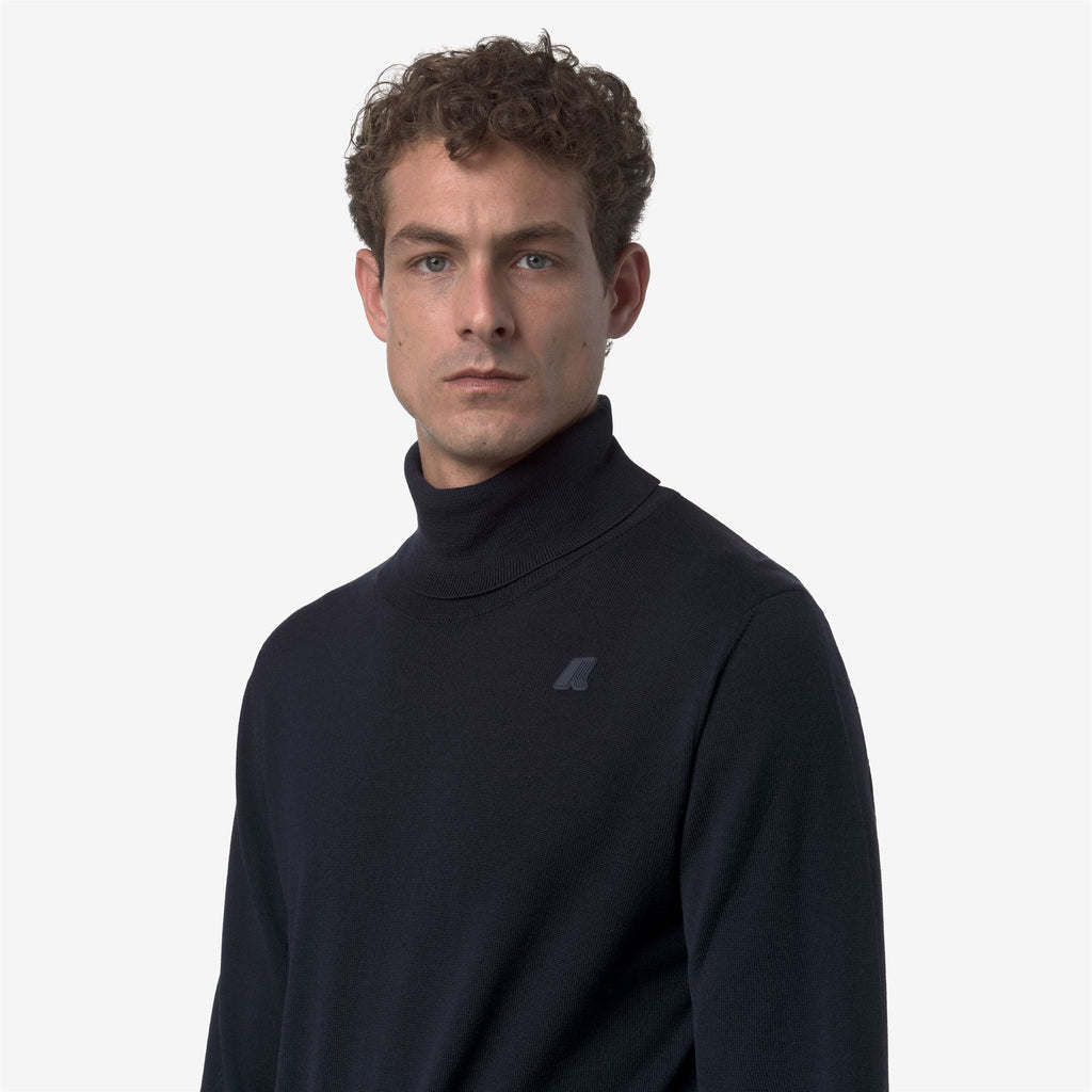 Knitwear_MAN_HENRY MERINO_Pull Over_Blue Depth - Commercial 7