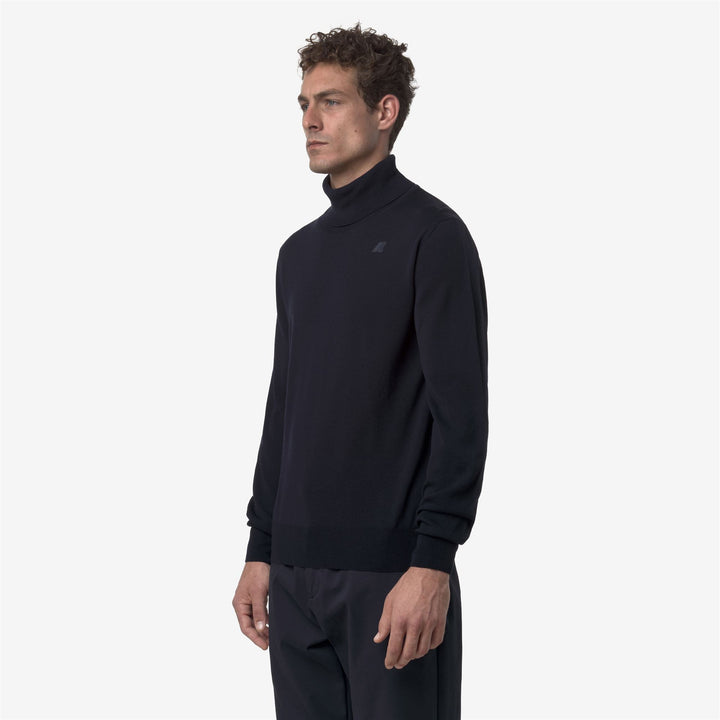 Jersey de cuello alto de lana merino azul profundo para hombre 4