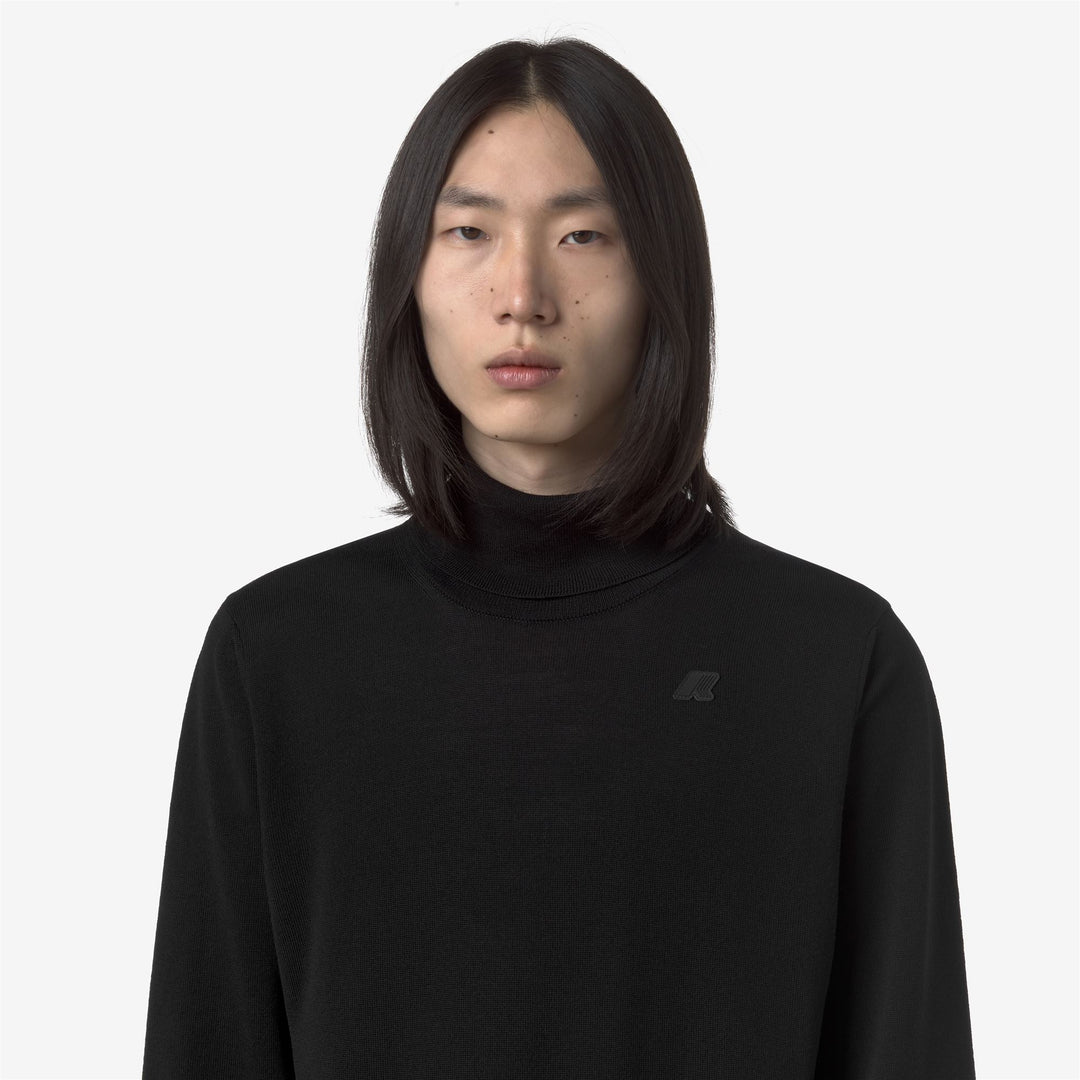 Suéter de cuello alto de lana merino negro para hombre main