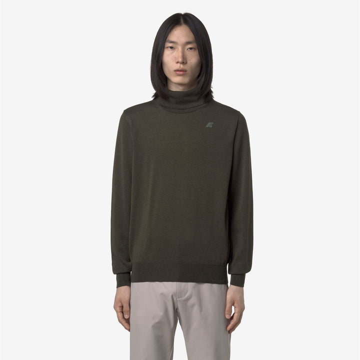 Jersey de cuello alto de lana merino verde negruzco para hombre 3