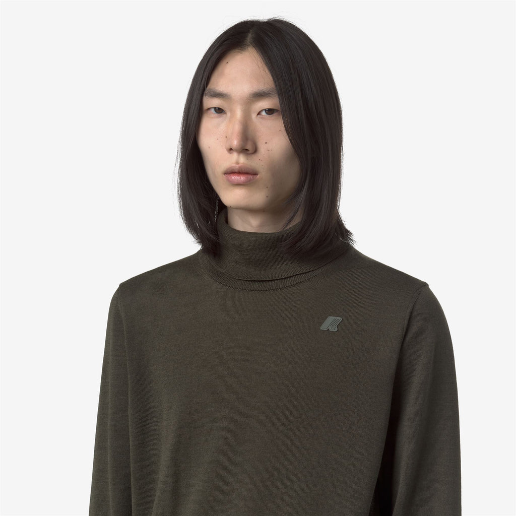 Knitwear_MAN_HENRY MERINO_Pull Over_GREEN BLACKISH - Commercial 7