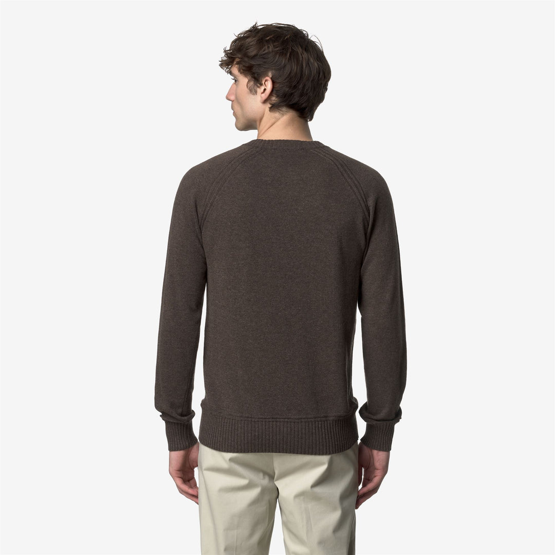 Suéter de punto de cuello redondo de lana y cachemira marrón para hombre main