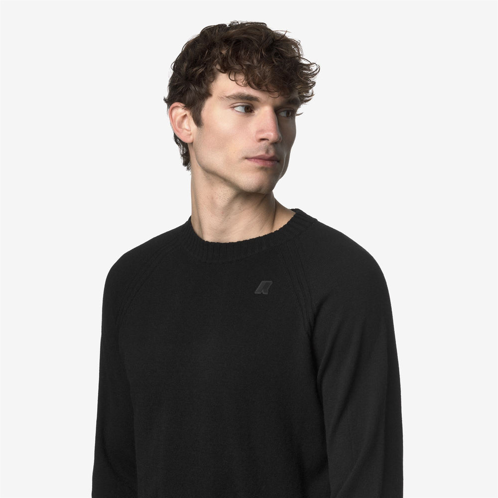 Suéter negro de cuello redondo de lana y cachemira para hombre 02