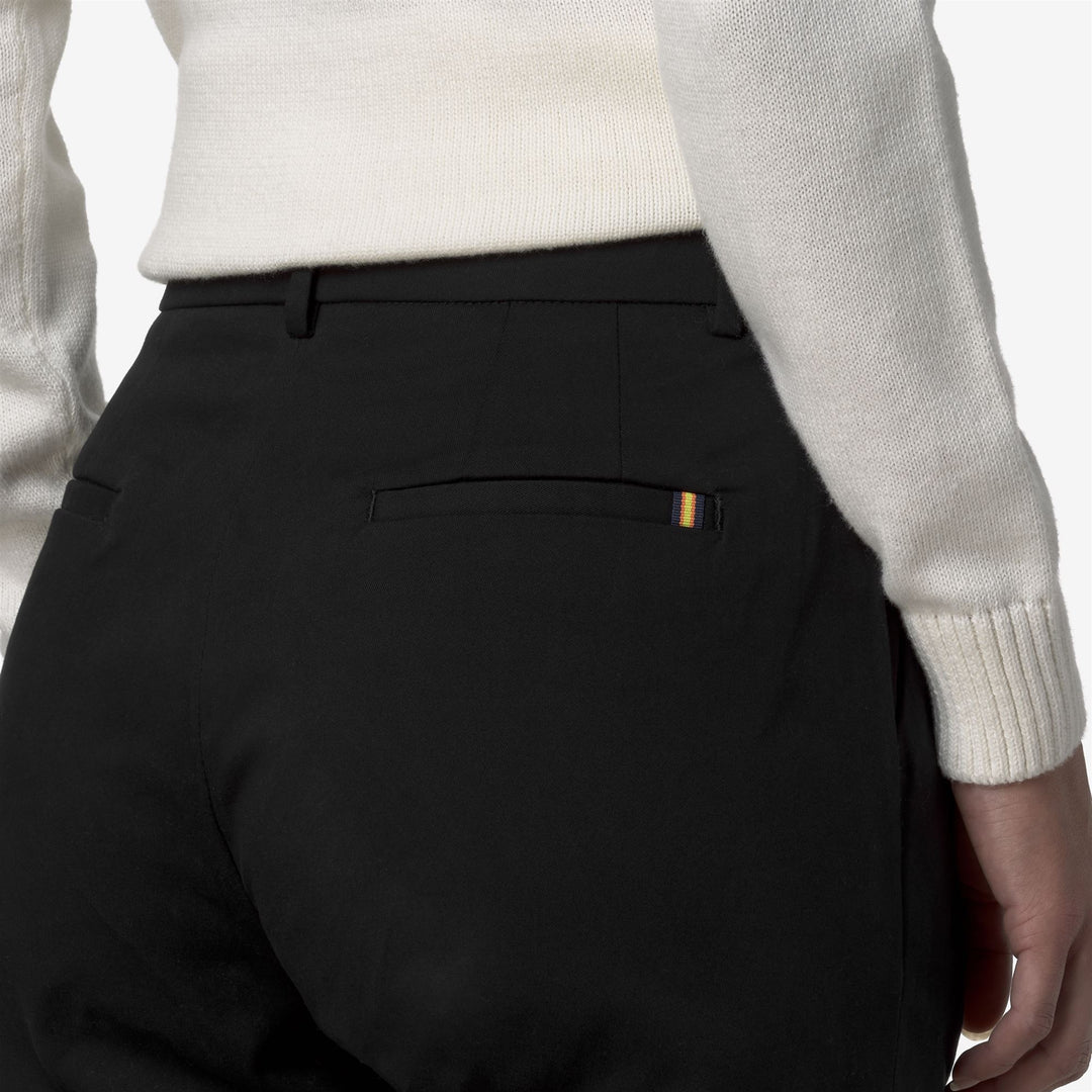 Pantalones chinos negros para mujer con elástico y bolsillos laterales main