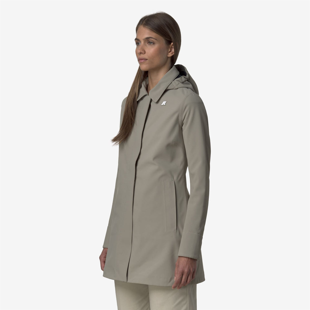 Chaqueta impermeable tipo gabardina de 3/4 para mujer de Green Oak main
