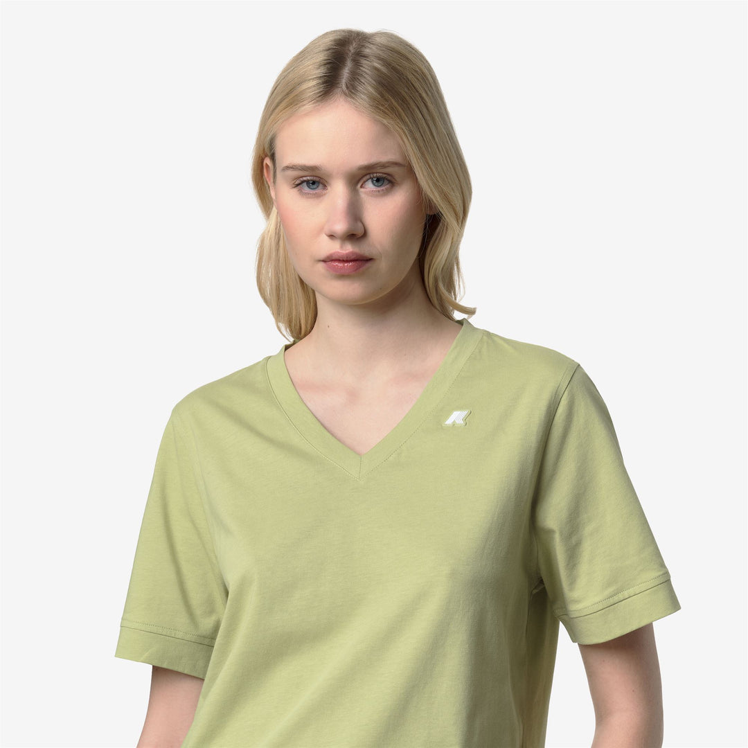 T-shirt da donna con scollo a V in morbido jersey di cotone verde lime scuro main