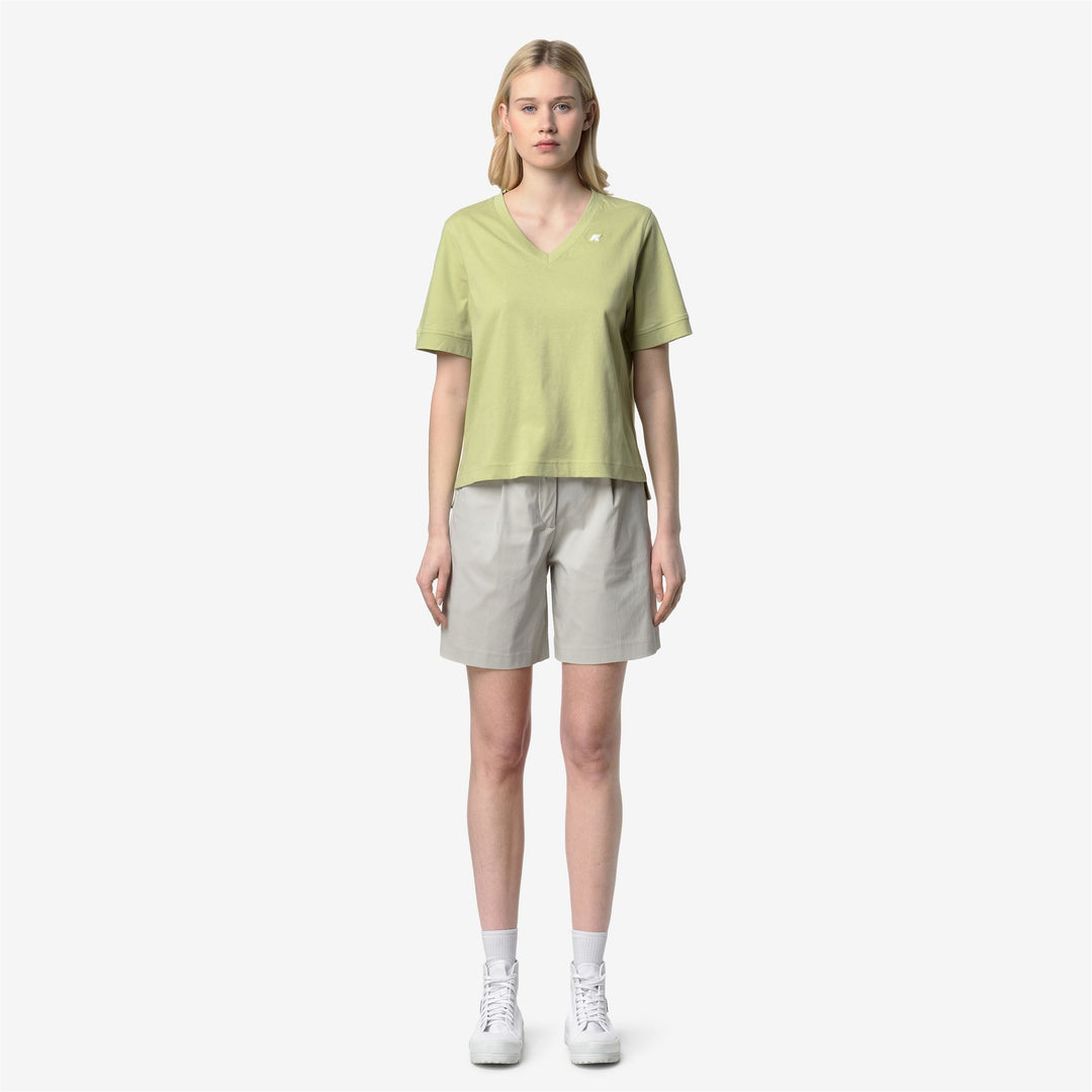 T-shirt da donna con scollo a V in morbido jersey di cotone verde lime scuro main
