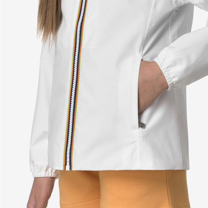 Chaqueta media impermeable gris y blanca para niña para clima variable 4