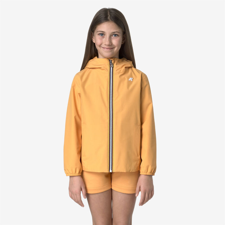 Chaqueta impermeable naranja ámbar para niña para clima variable 1