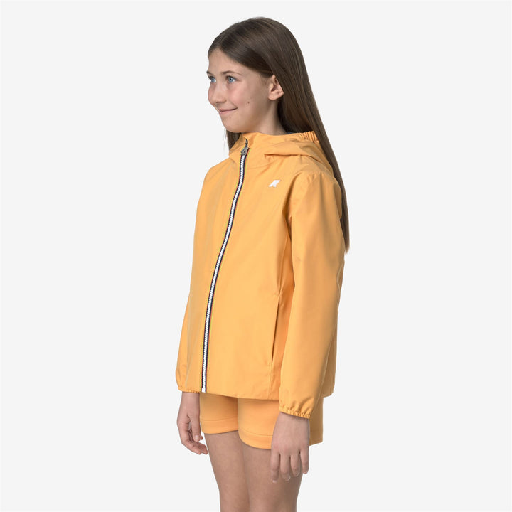 Chaqueta impermeable naranja ámbar para niña para clima variable 2