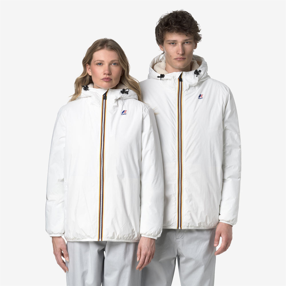 Chaqueta impermeable unisex blanca de entretiempo con acolchado sintético 02