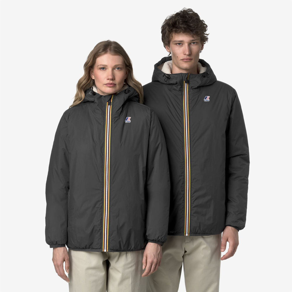 Chaqueta impermeable unisex gris de entretiempo con acolchado sintético 02