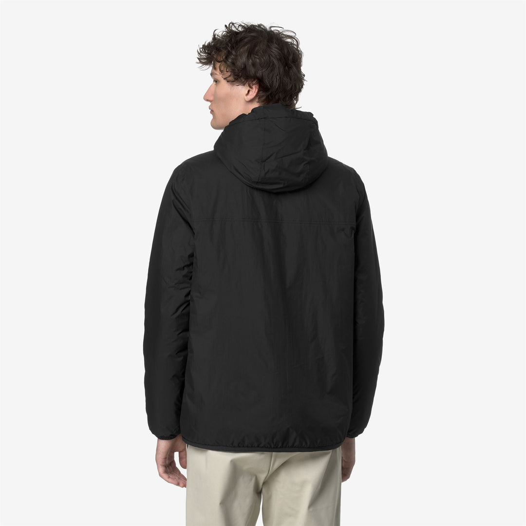 Chaqueta aislante unisex negra de entretiempo con capucha y bolsillos main