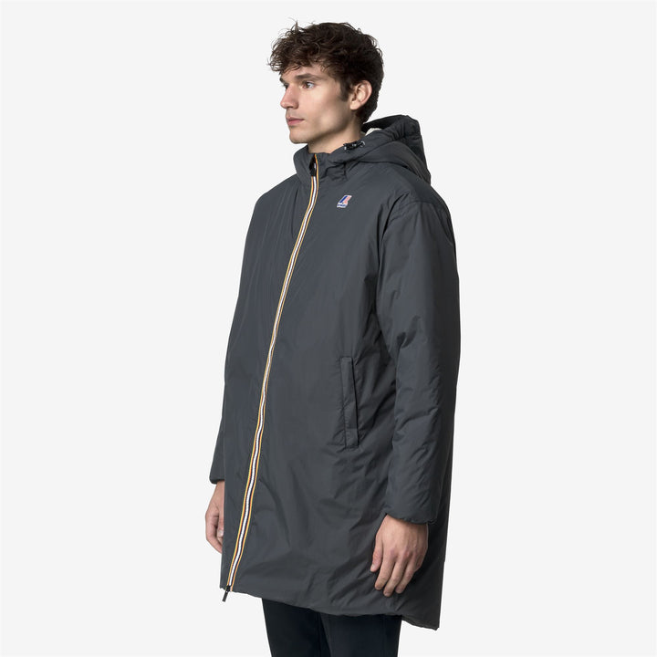 Chaqueta impermeable unisex gris de 3/4 de largo con forro de sherpa 4