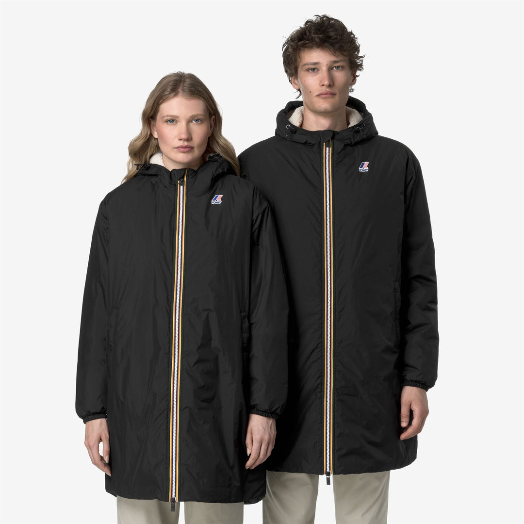 Chaqueta impermeable unisex negra de 3/4 de largo con forro de sherpa 01