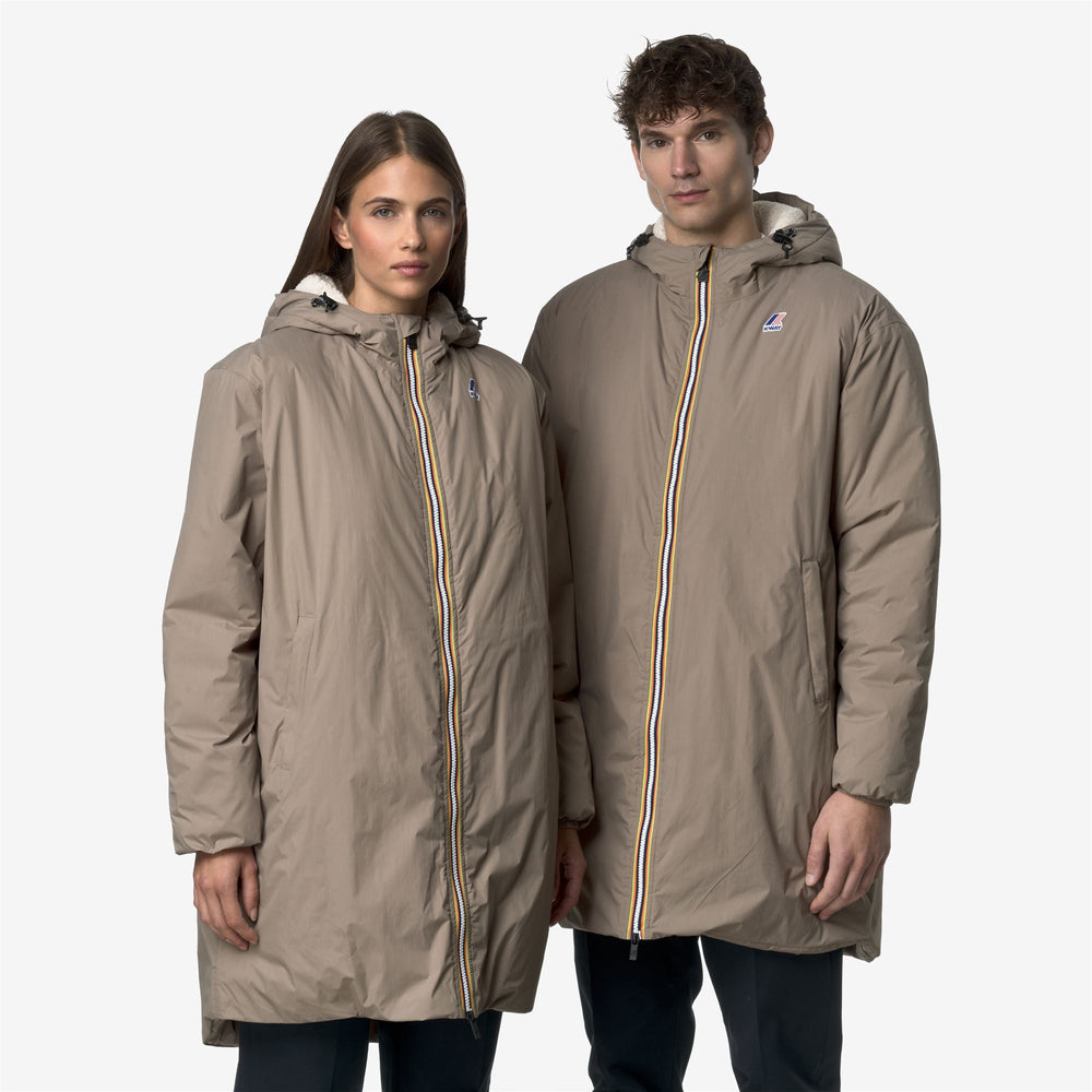 Impermeable unisex beige de 3/4 de largo con forro de sherpa 02