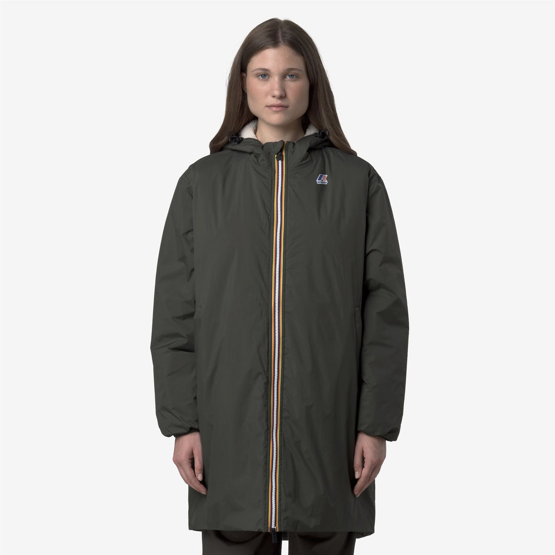 Chaqueta impermeable unisex verde y negra de 3/4 de longitud con forro de sherpa main