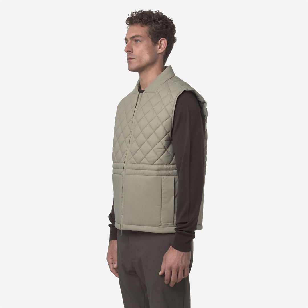 Chaleco acolchado informal verde para hombre con relleno repelente al agua main