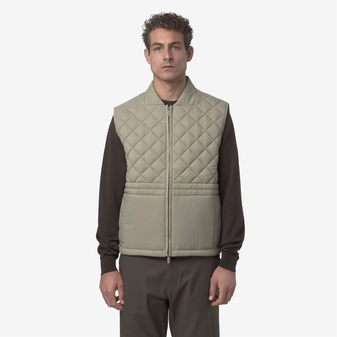 Chaleco acolchado informal verde para hombre con relleno repelente al agua main