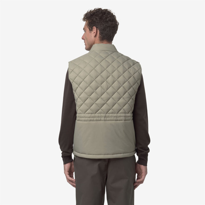 Chaleco acolchado informal verde para hombre con relleno repelente al agua 5