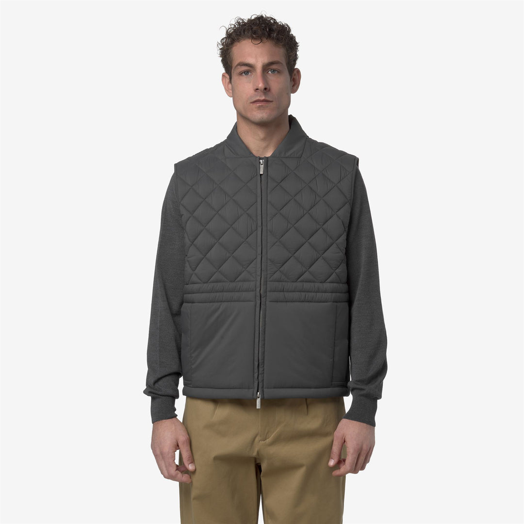 Chaleco informal aislante gris para hombre con nailon repelente al agua. main